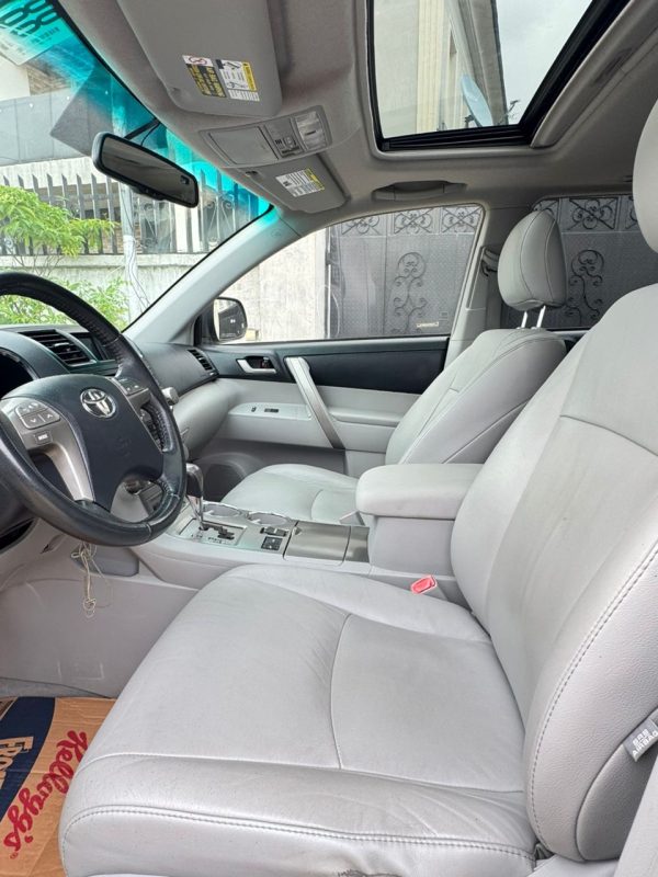 2010 Toyota Highlander Sport Edition - Image 3