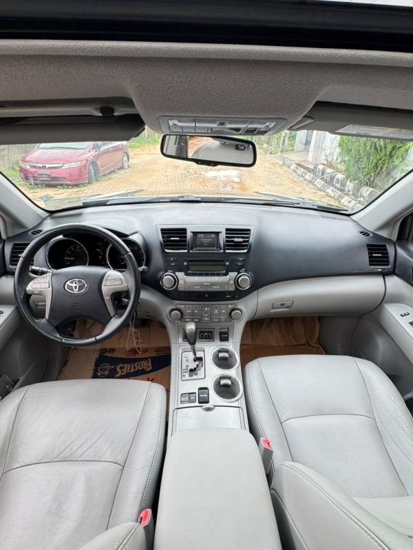 2010 Toyota Highlander Sport Edition - Image 4